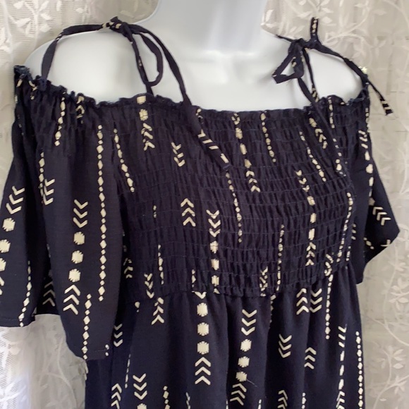 Kiabi Cold Shoulder Smocked Top Dress - Picture 2 of 6
